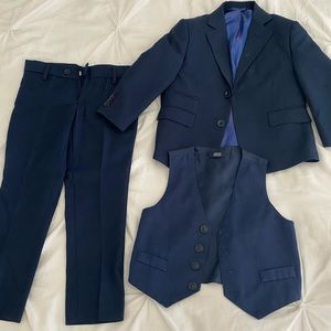 Navy size 3T suit